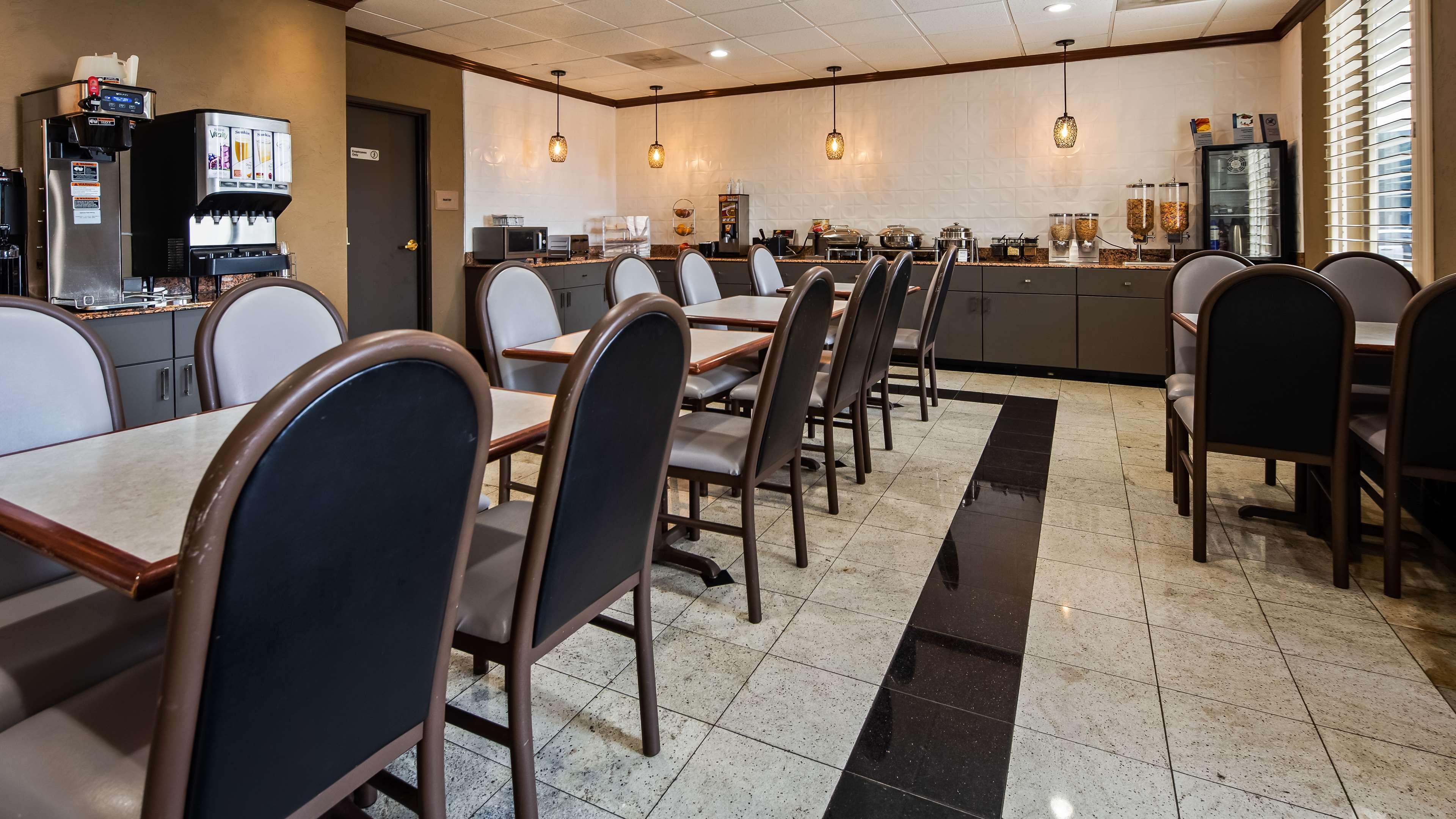 Western Inn&suites Hotel